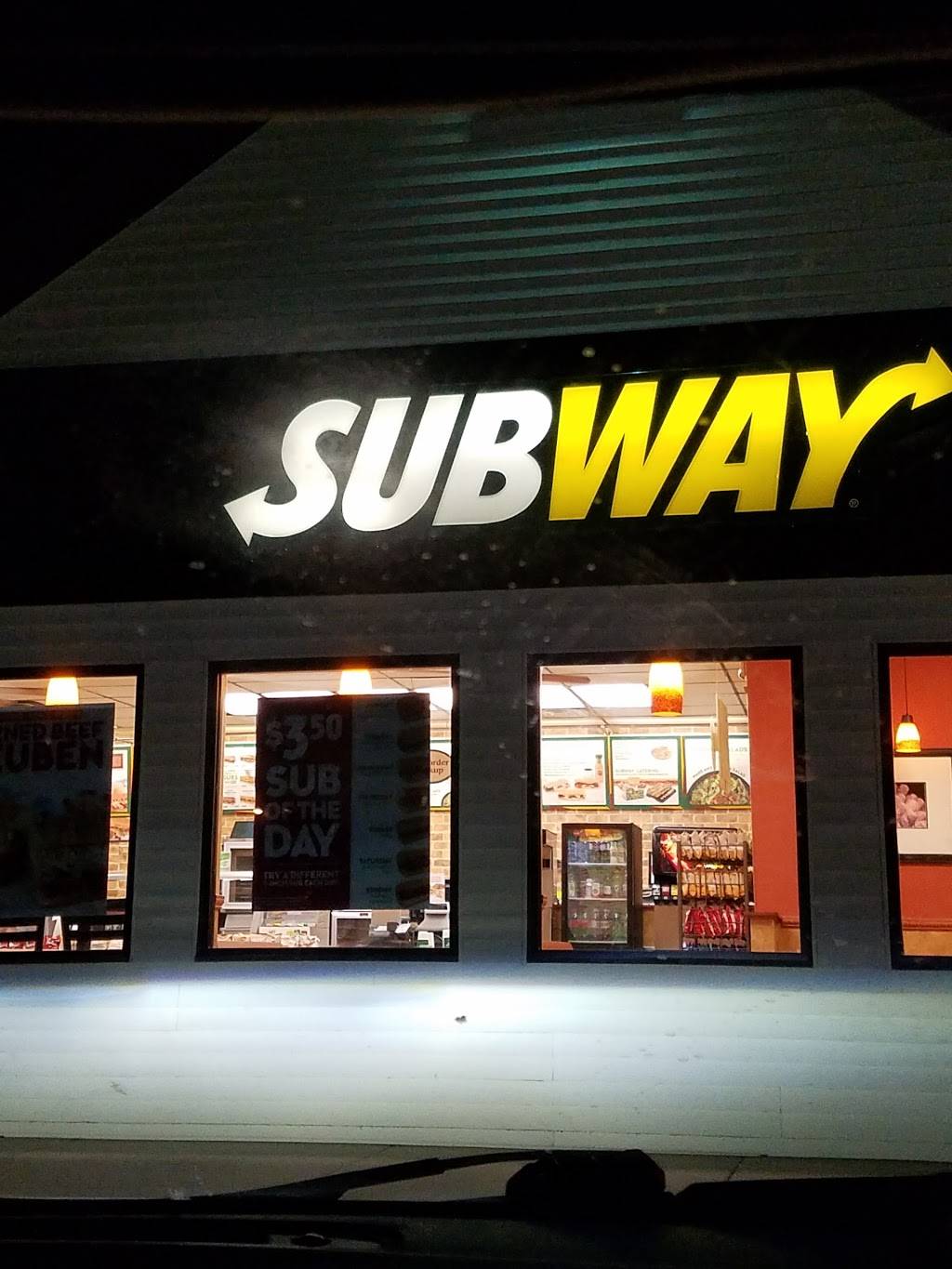 Subway | restaurant | 1300 Hamilton St, Stoughton, WI 53589, USA | 6088770373 OR +1 608-877-0373