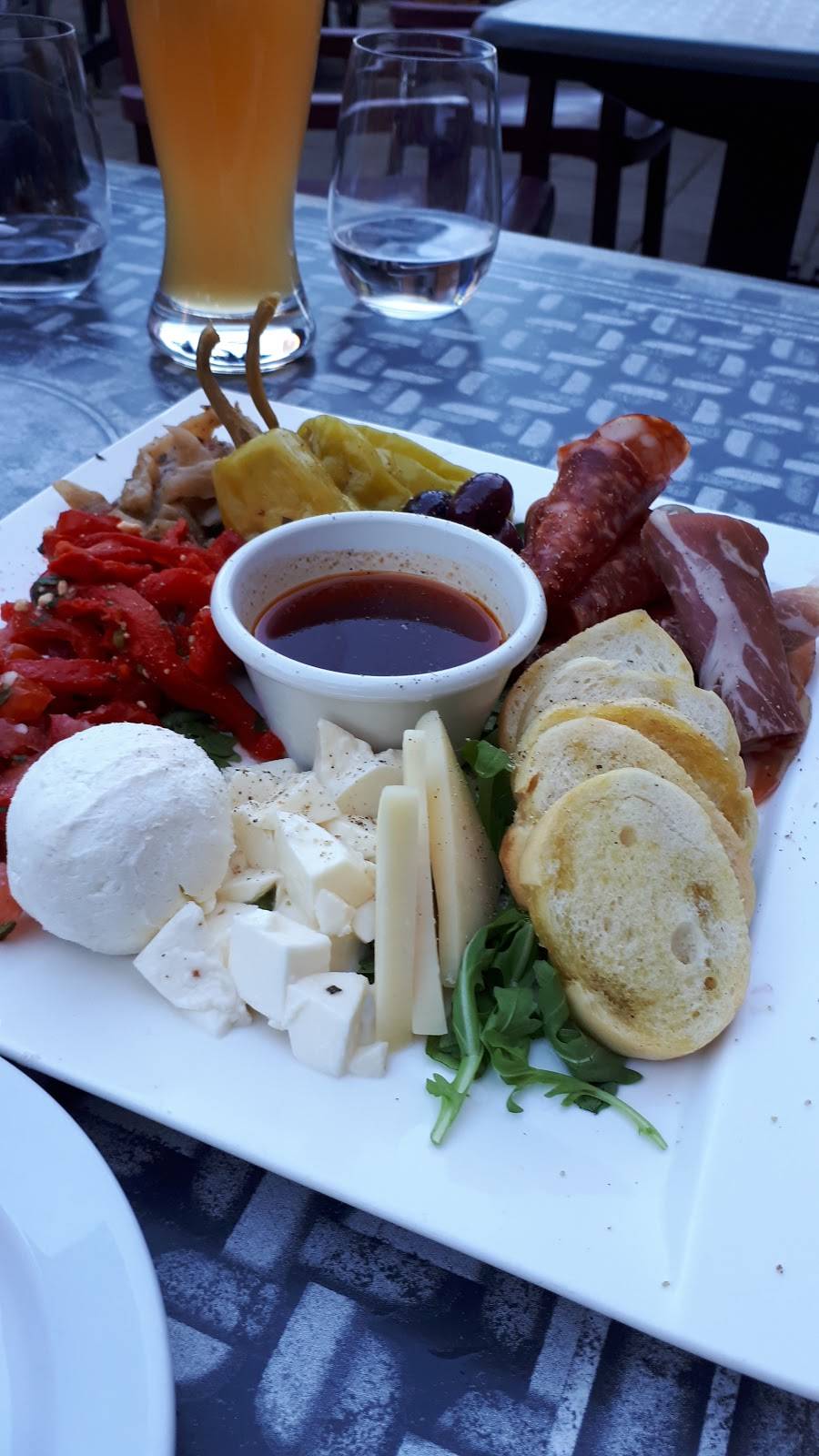 Bistro Vitalia | restaurant | 100 Rue Principale, Gatineau, QC J9H 3L8, Canada | 8193320535 OR +1 819-332-0535