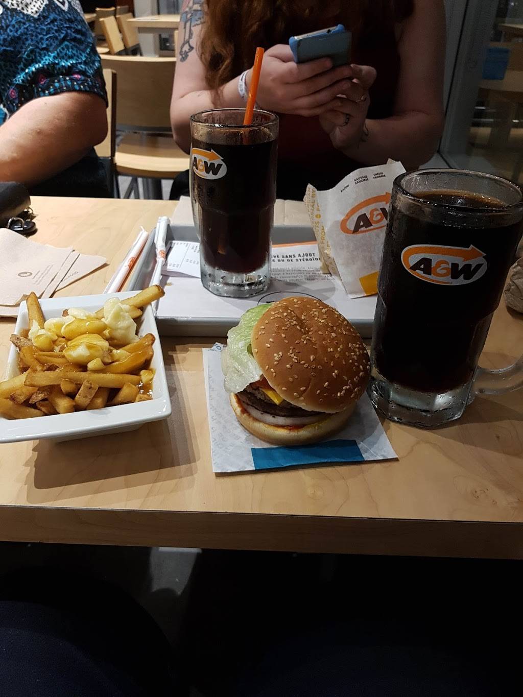 A&W | restaurant | 24 Rue Saint-Jacques, Sherbrooke, QC J1R 0T2, Canada | 8199331200 OR +1 819-933-1200