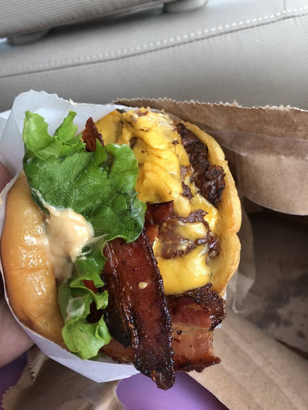 Shake Shack | restaurant | 1100 S Hayes St space h25, Arlington, VA 22202, USA | 7034540552 OR +1 703-454-0552