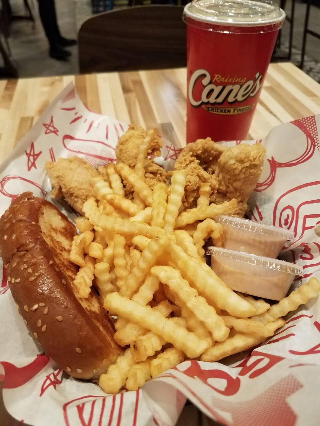 Raising Canes Chicken Fingers | meal takeaway | 14241 E Alameda Ave, Aurora, CO 80012, USA | 3033648836 OR +1 303-364-8836