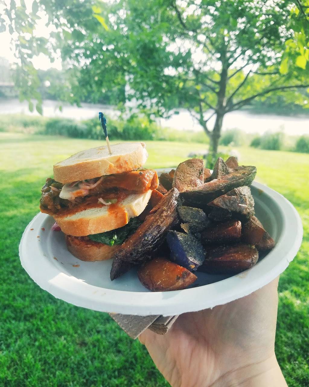 Locavore Mobile Kitchen | restaurant | 930 Galloway St, Eau Claire, WI 54703, USA | 7159525627 OR +1 715-952-5627