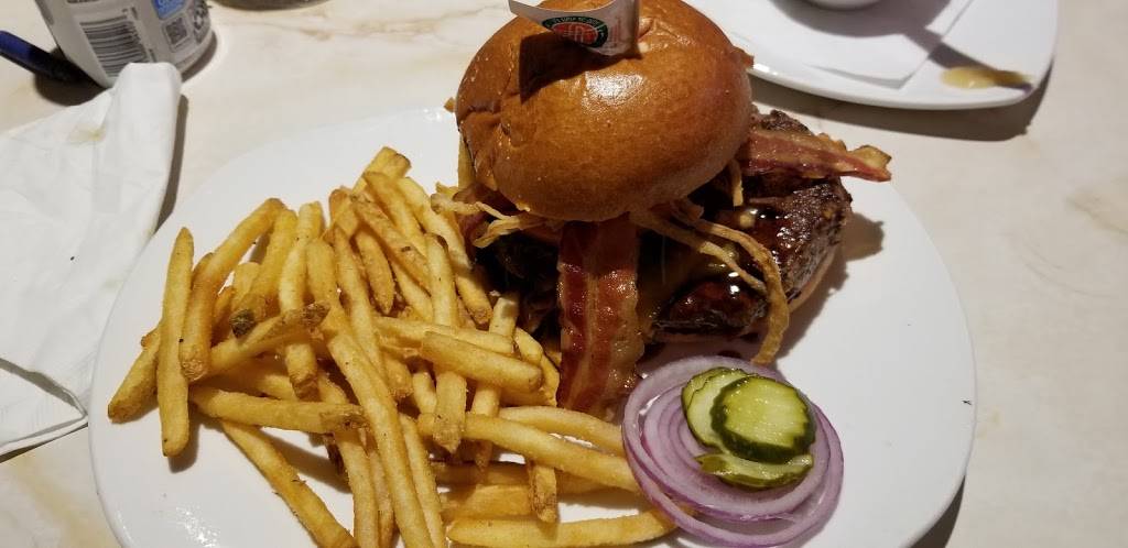 Silver Diner- Clarendon | restaurant | 3200 Wilson Blvd, Arlington, VA 22201, USA | 7038128600 OR +1 703-812-8600