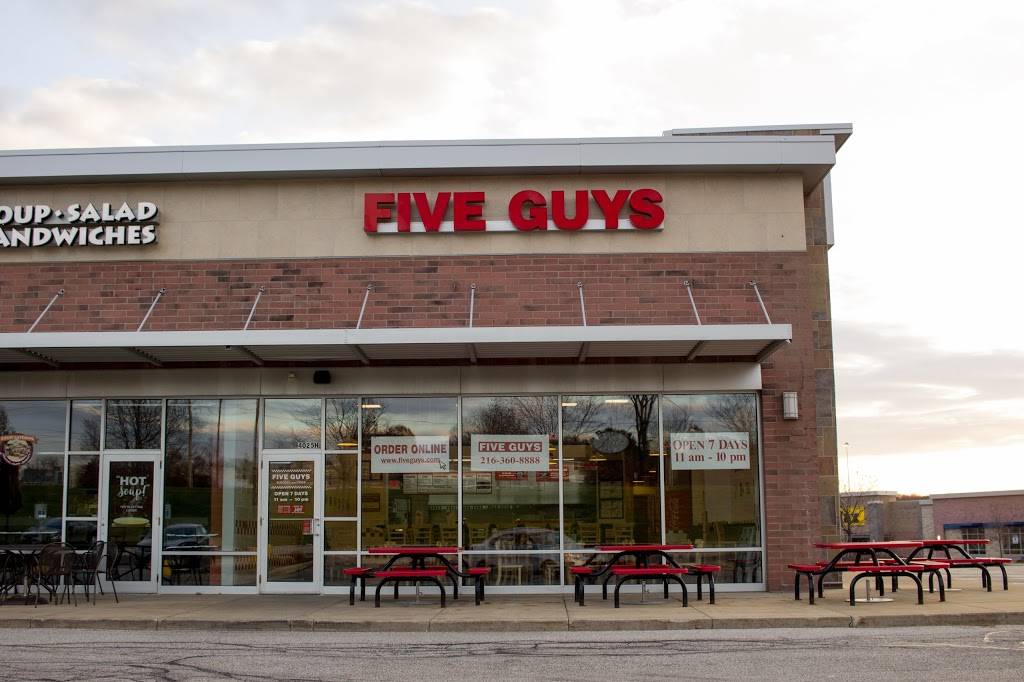 Five Guys | meal takeaway | 4025 Richmond Rd, Warrensville Heights, OH 44122, USA | 2163608888 OR +1 216-360-8888
