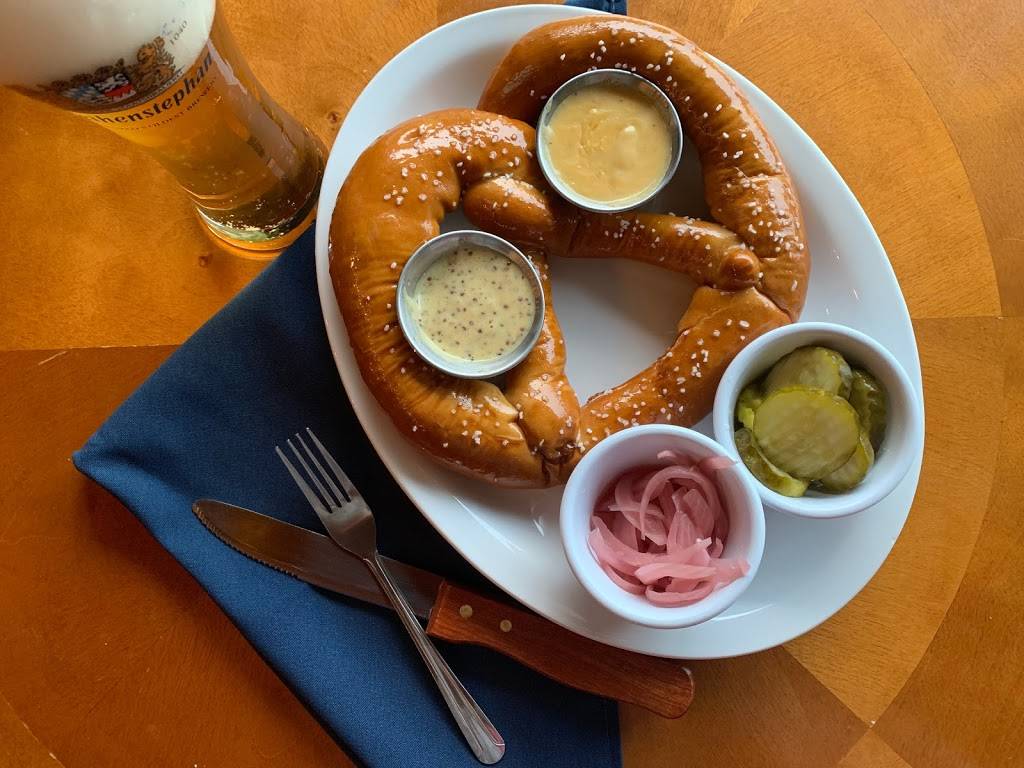 Hügel Haus | restaurant | 11934 WI-42, Ellison Bay, WI 54210, USA | 9206334080 OR +1 920-633-4080