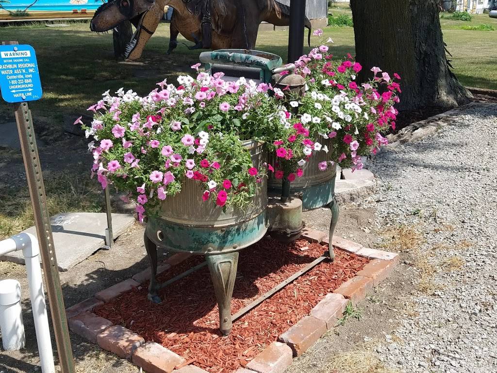 Rays Longbranch | restaurant | 102 W Main St, Drakesville, IA 52552, USA | 6417223355 OR +1 641-722-3355