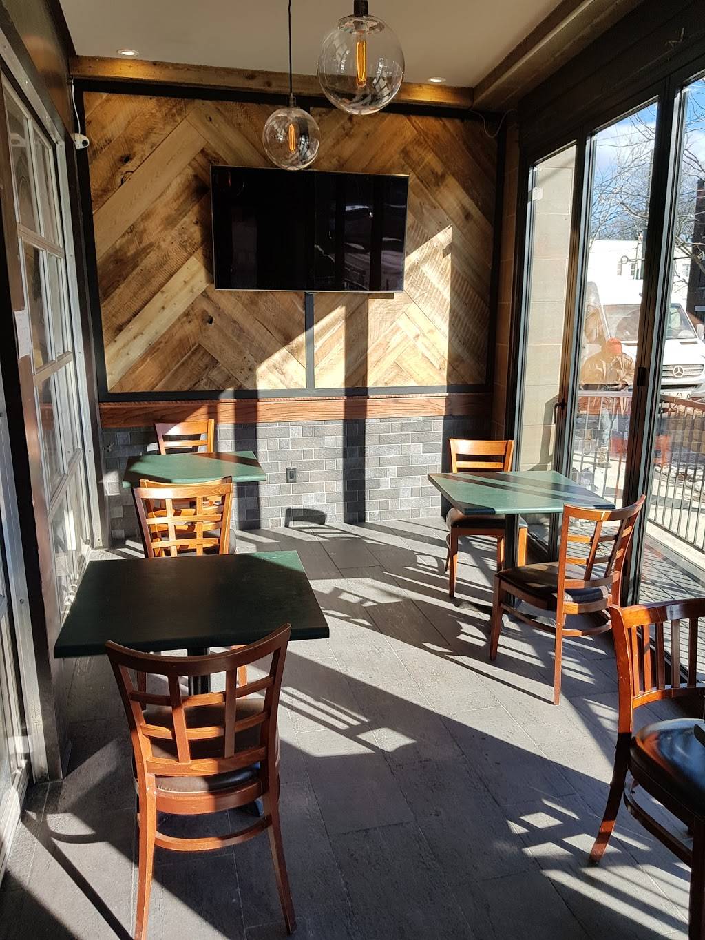 Gabbys | restaurant | Kingston Rd. & Victoria Park Ave, 980 Kingston Rd, Toronto, ON M4E 1S9, Canada | 4166981698 OR +1 416-698-1698