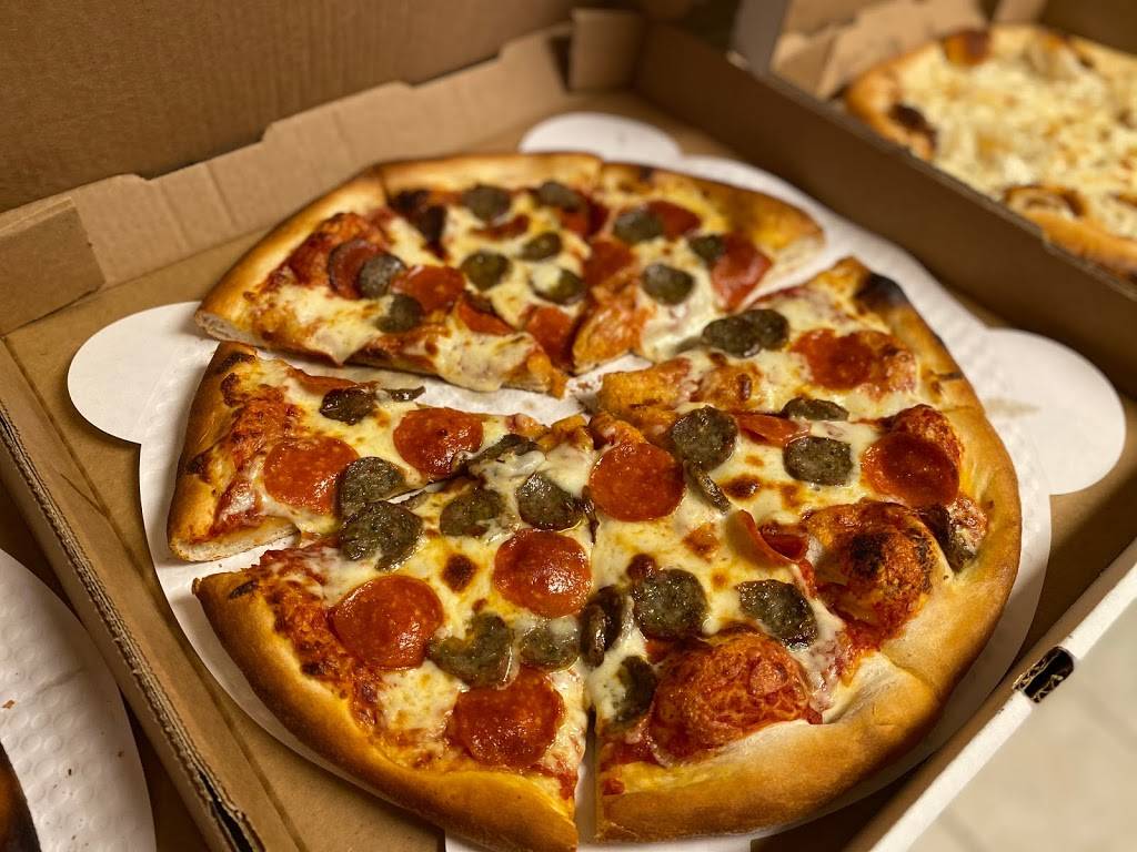 Lucos Pizza | restaurant | 2925 W Republic Rd #100, Springfield, MO 65807, USA | 4173158586 OR +1 417-315-8586