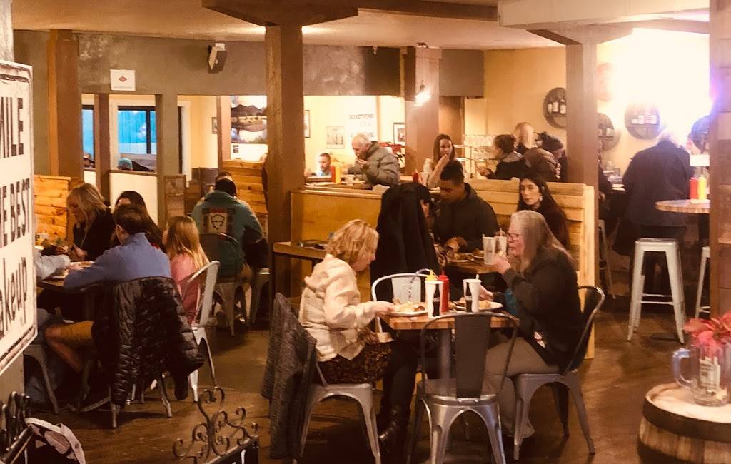 Squeaky Bs | restaurant | Box 1244, 1000 Grand Ave, Grand Lake, CO 80447, USA | 9707988221 OR +1 970-798-8221