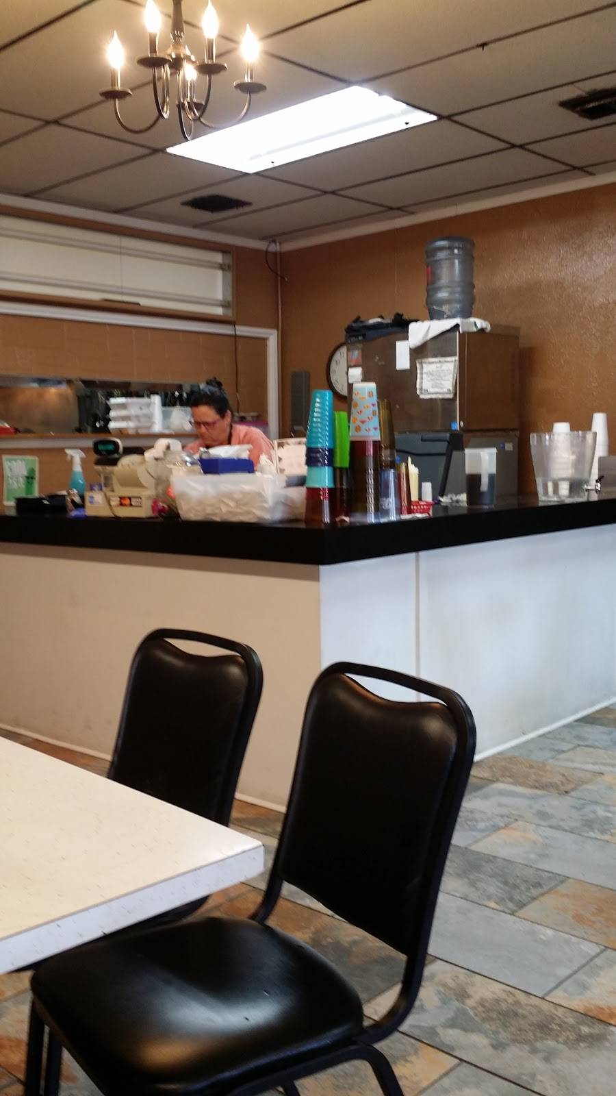 Tinas Home Cookin | restaurant | 136 East St N, Talladega, AL 35160, USA | 2567610392 OR +1 256-761-0392