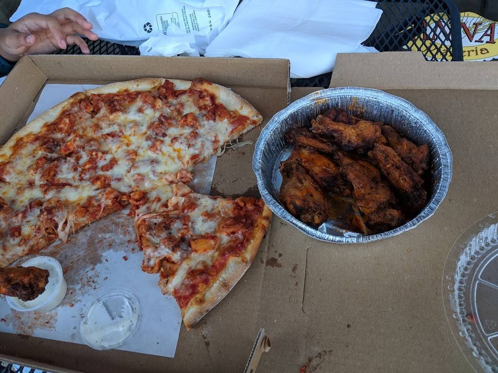 Annas Pizzeria | restaurant | 138 S Main St, Fuquay-Varina, NC 27526, USA | 9192852497 OR +1 919-285-2497