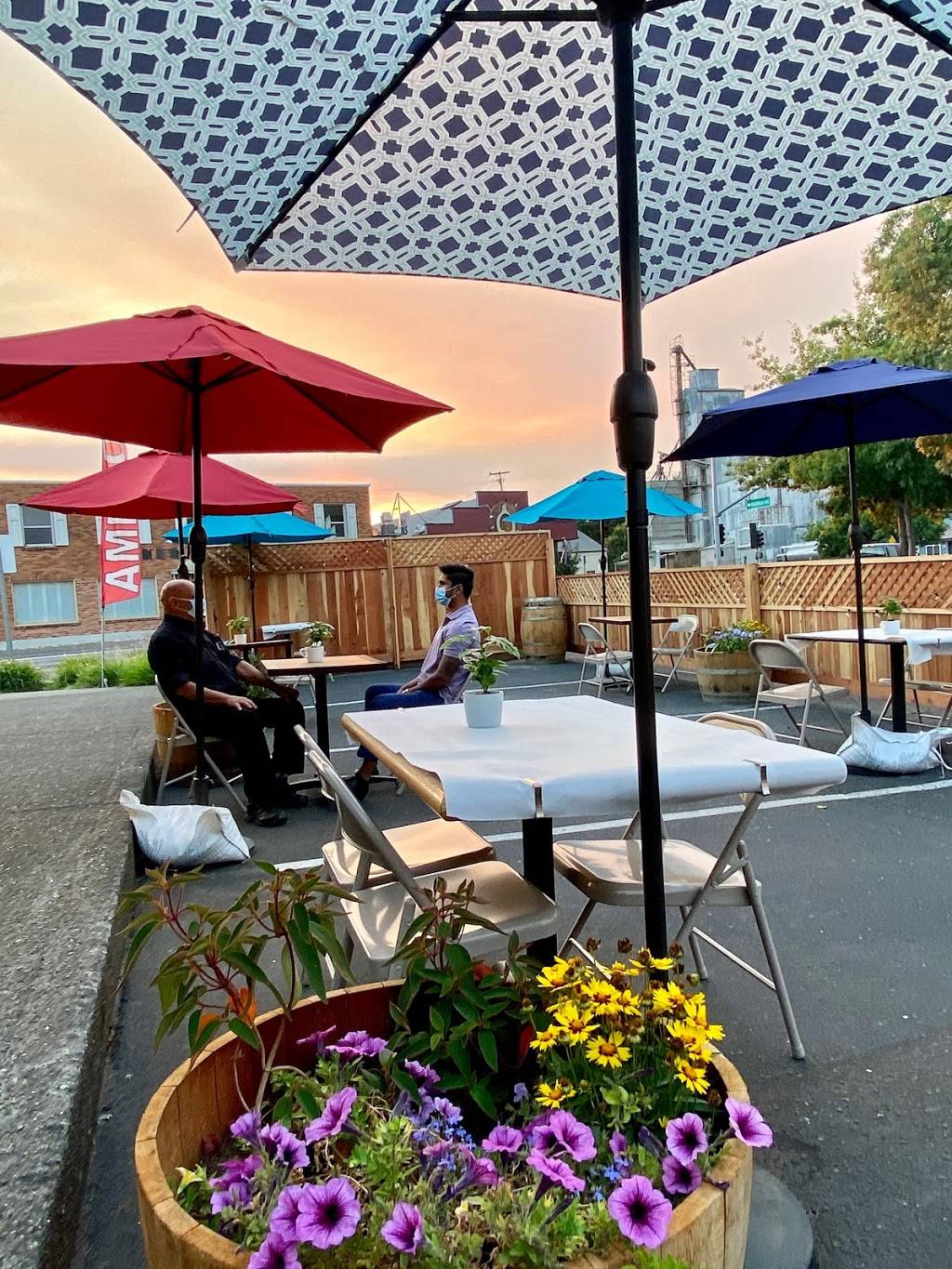 Ambrosia | restaurant | 840 Petaluma Blvd N, Petaluma, CA 94952, USA | 7072385105 OR +1 707-238-5105