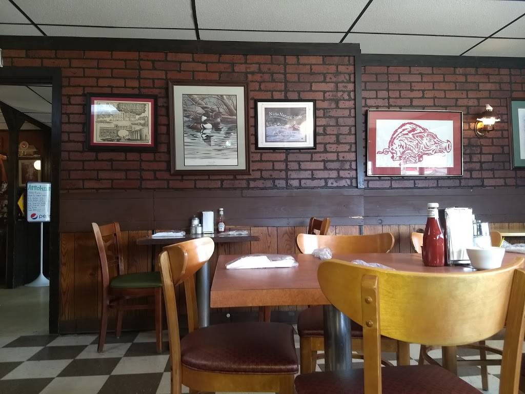 Dixie Pig | restaurant | 701 N 6th St, Blytheville, AR 72315, USA | 8707634636 OR +1 870-763-4636