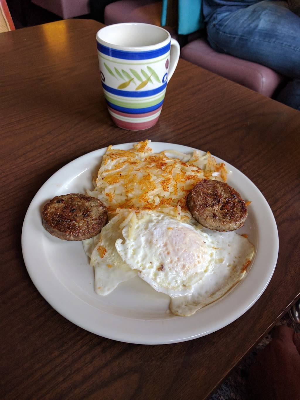 Hunters Restaurant | restaurant | 202 N Woodland Blvd, DeLand, FL 32720, USA | 3867367954 OR +1 386-736-7954