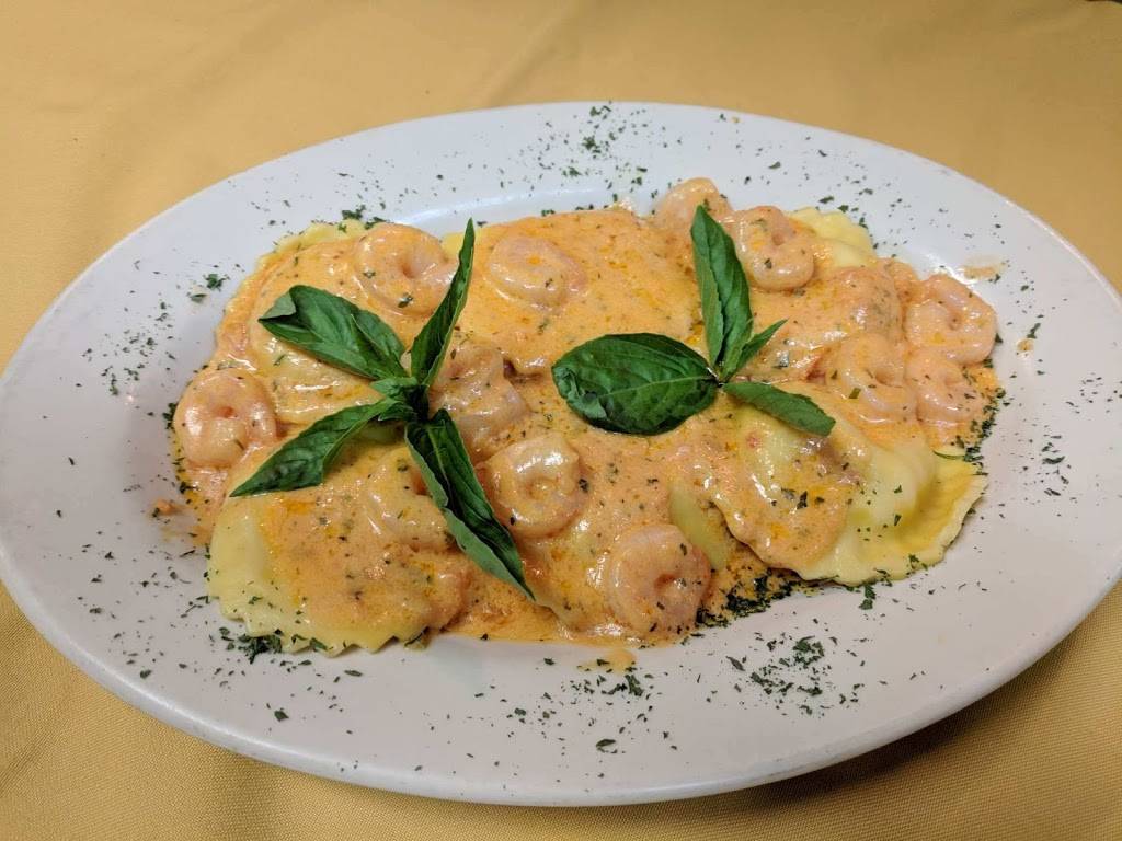 Genovas Pizza And Pastaria | restaurant | 3316 NY-112, Medford, NY 11763, USA | 6316967776 OR +1 631-696-7776