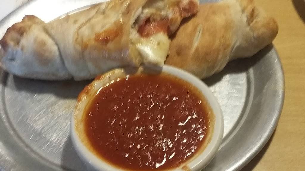 Marios Italian & Country | restaurant | 15415 Patrick Henry Hwy, Amelia Court House, VA 23002, USA | 8045616100 OR +1 804-561-6100