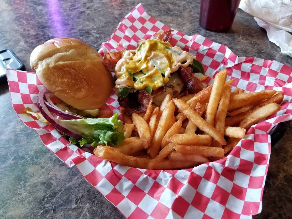 Throttle Down Sports Bar & Grill | restaurant | 607 E Marengo Rd, Tiffin, IA 52340, USA | 3195452669 OR +1 319-545-2669