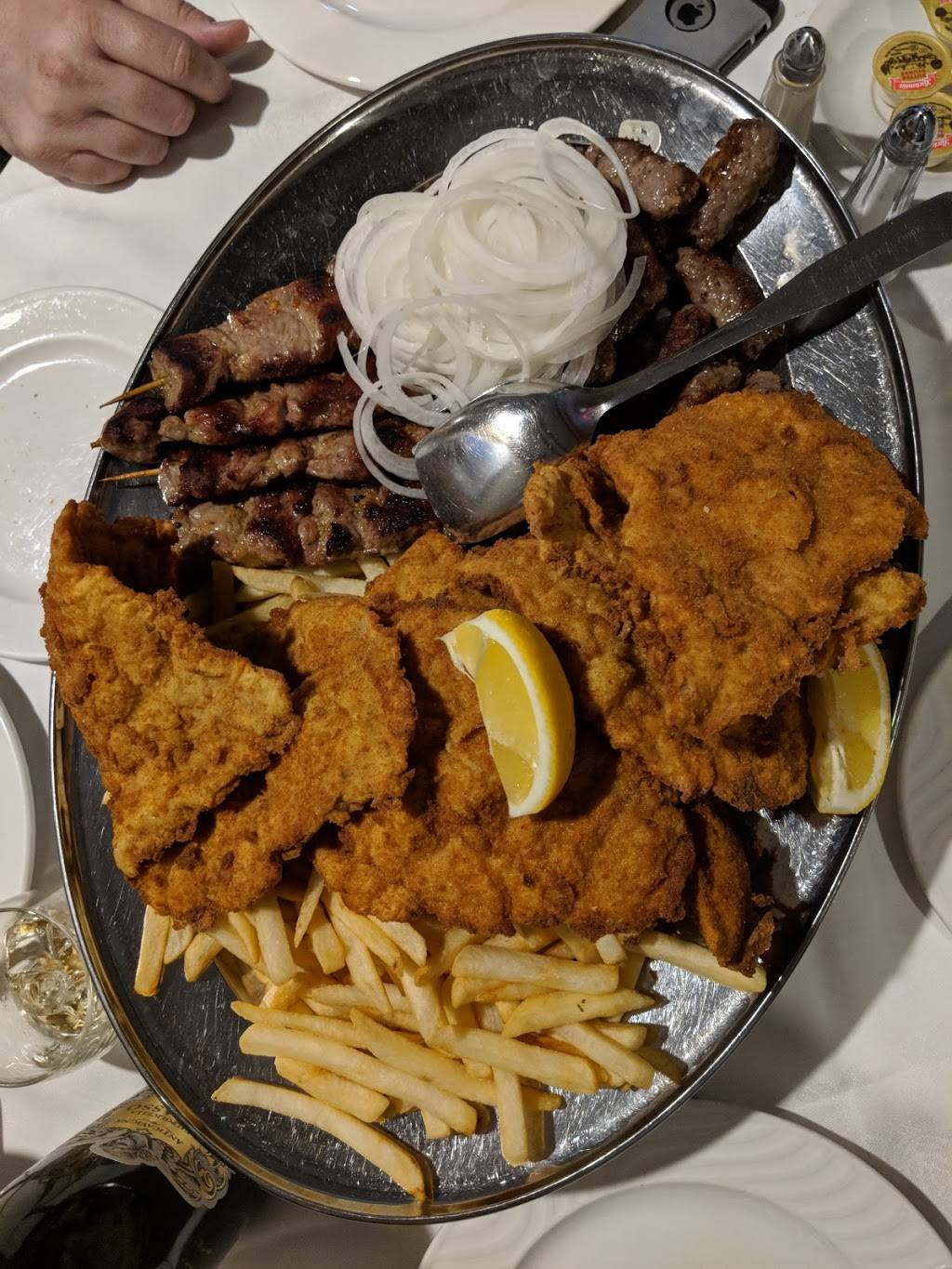 Croatia Restaurant | restaurant | 1989 Dundas St E, Mississauga, ON L4X 1M1, Canada | 9056244111 OR +1 905-624-4111