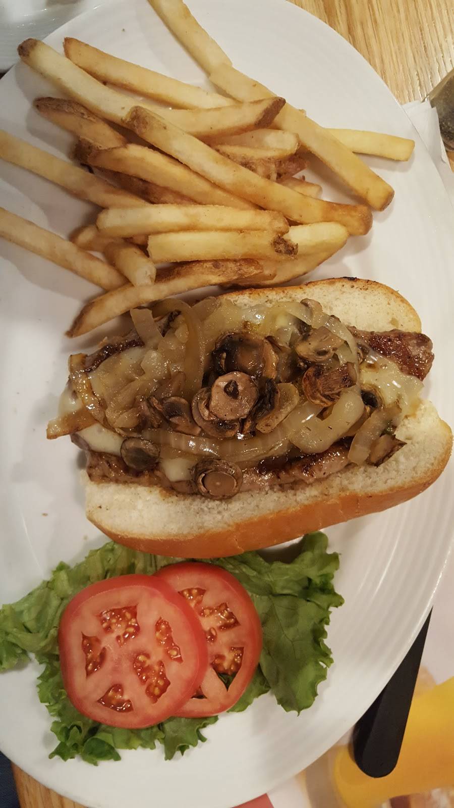 Greggs | restaurant | 4120 Quaker Ln Route 2, North Kingstown, RI 02852, USA | 4012945700 OR +1 401-294-5700