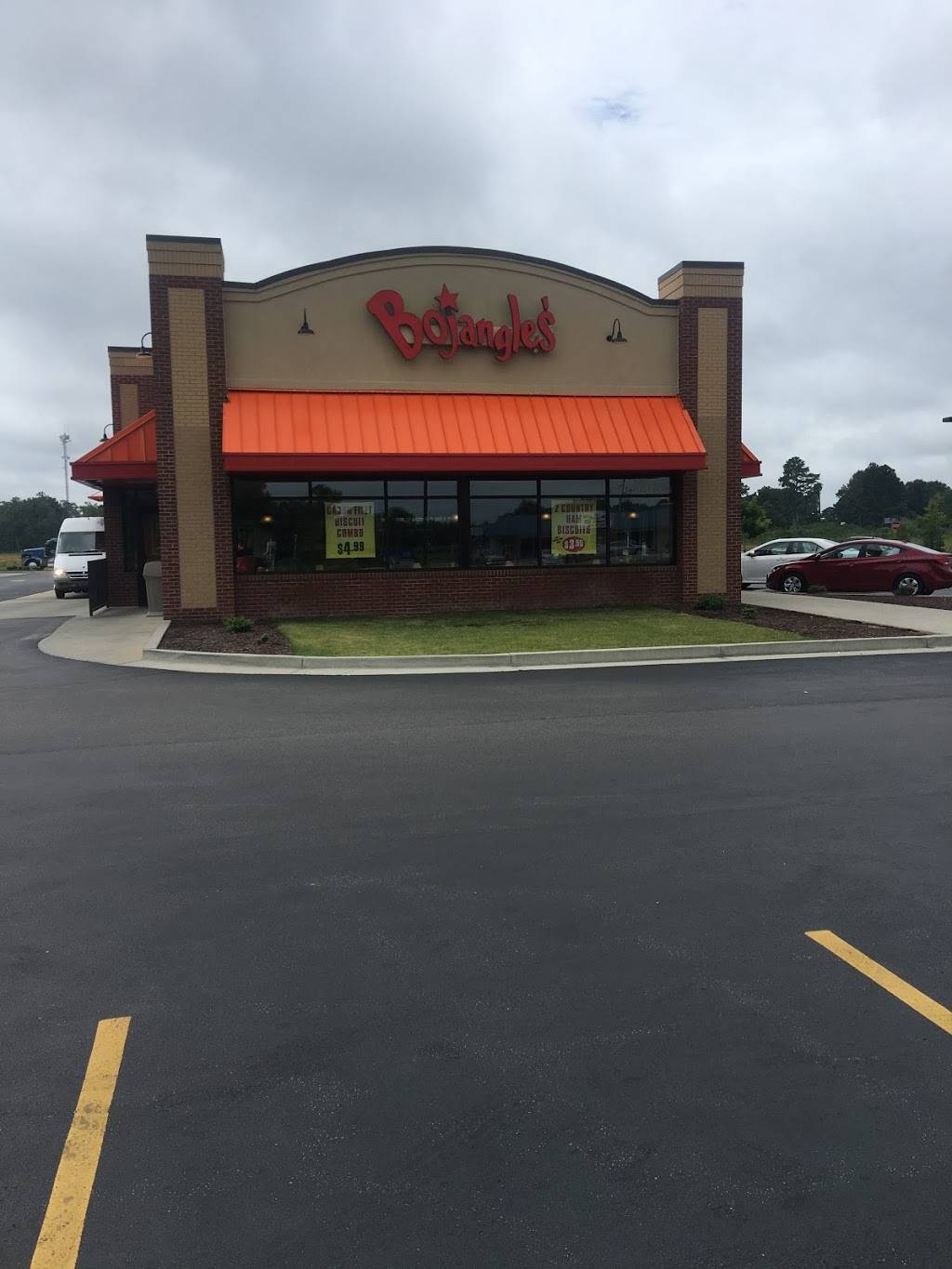 Bojangles Famous Chicken n Biscuits | restaurant | 149 Market St, Sanford, NC 27332, USA | 9197765168 OR +1 919-776-5168