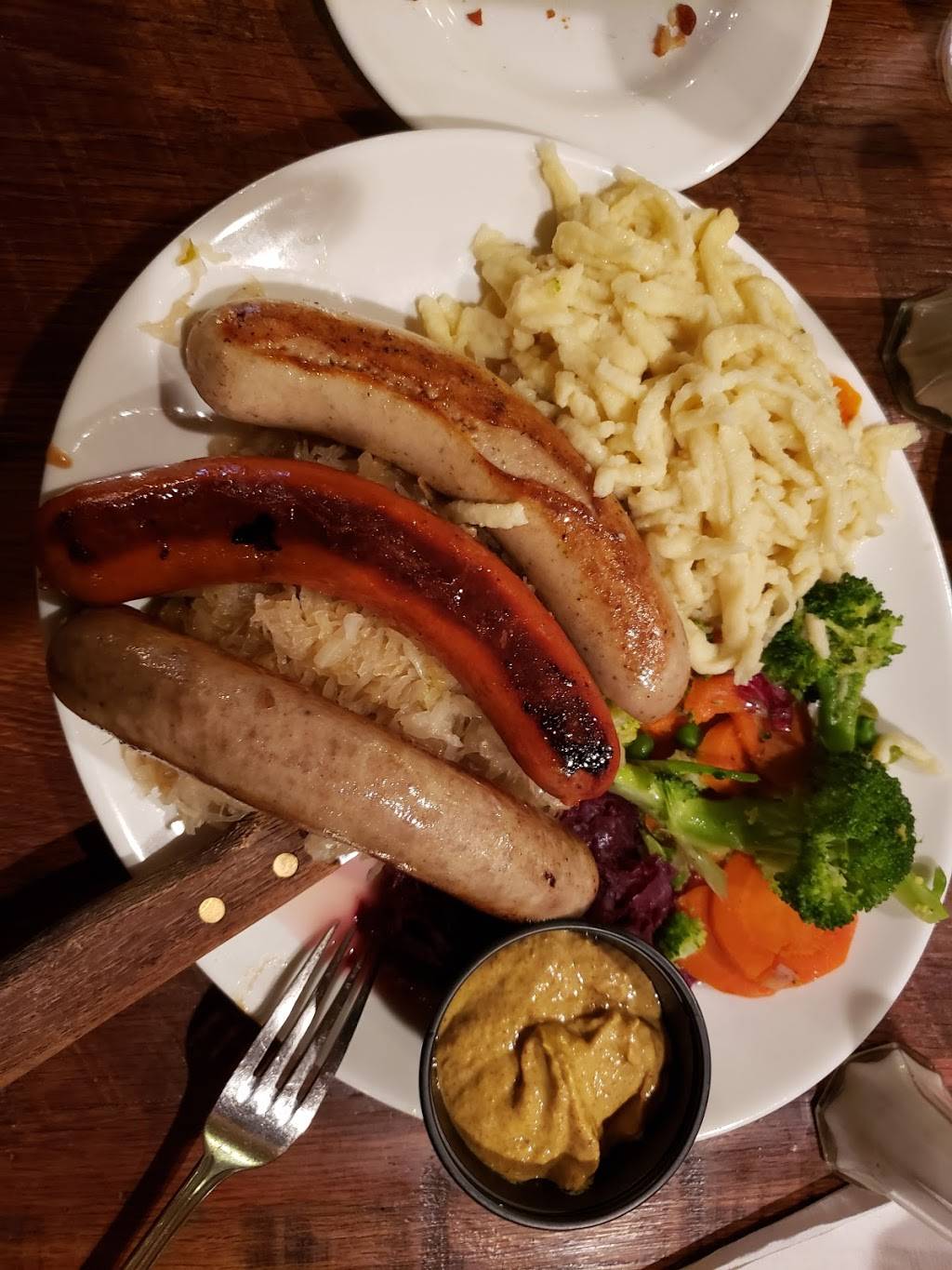 The Village Lanterne | restaurant | 155 N Wellwood Ave, Lindenhurst, NY 11757, USA | 6312251690 OR +1 631-225-1690