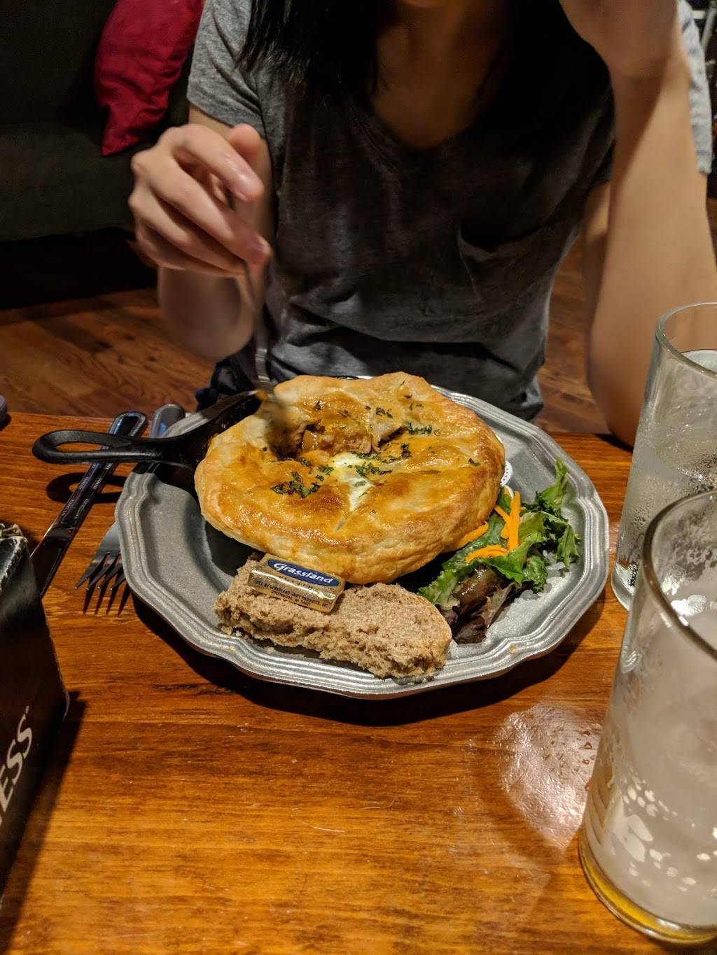 Boyd’s Jig and Reel | restaurant | 101 S Central St, Knoxville, TN 37902, USA | 8652477066 OR +1 865-247-7066