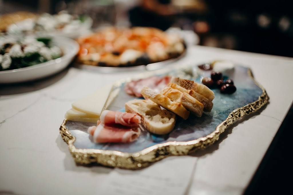 Wooden Paddle | restaurant | 212 Stephen St, Lemont, IL 60439, USA | 6303268150 OR +1 630-326-8150