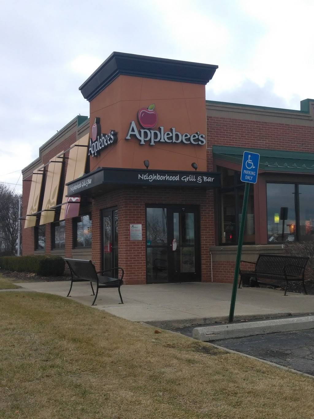Applebees Grill + Bar | restaurant | 8025 Twelve Mile Rd, Warren, MI 48093, USA | 5865741833 OR +1 586-574-1833