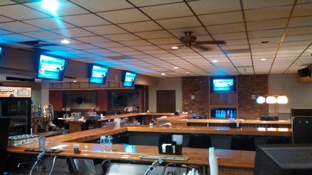 Thunderbird Lanes | restaurant | 1117 8th St, Baraboo, WI 53913, USA | 6083569111 OR +1 608-356-9111