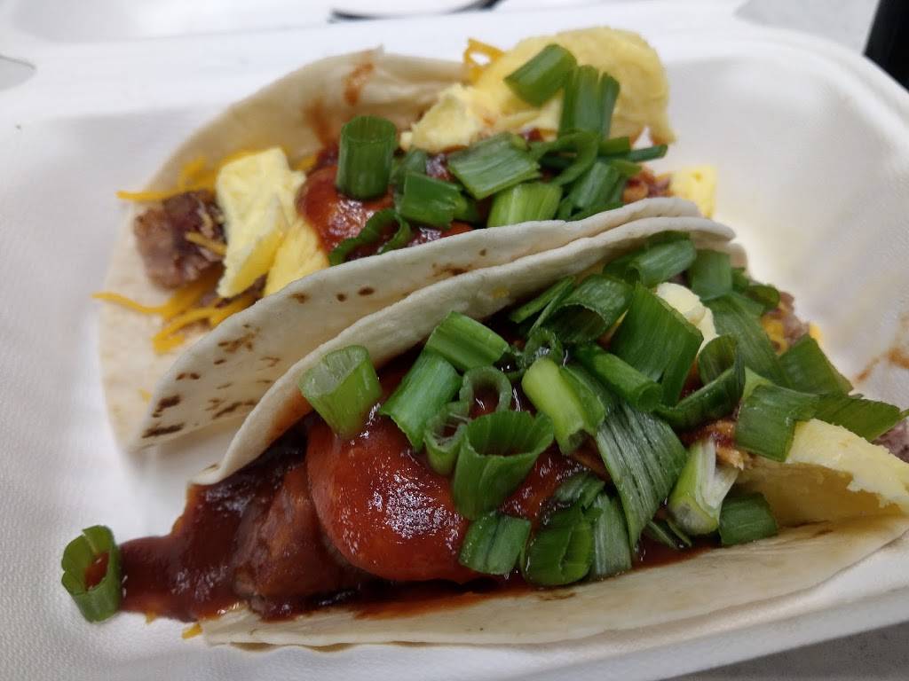 Dickeys Barbecue Pit | restaurant | Dallas Love Field Airport (DAL), 8006 Cedar Springs Road, Dallas, TX 75235, USA | 2143587277 OR +1 214-358-7277