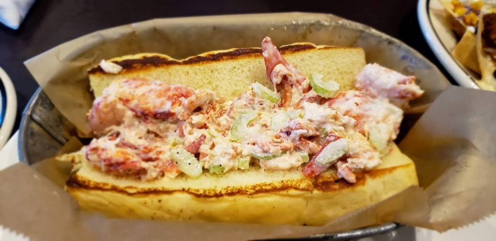 Marina Grill | restaurant | 18 Harnett St, Wilmington, NC 28401, USA | 9107697974 OR +1 910-769-7974