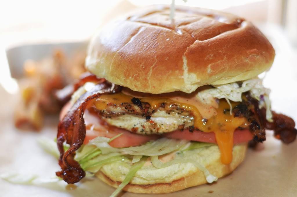 Backyard Brewery and Kitchen | restaurant | 1211 S Mammoth Rd, Manchester, NH 03109, USA | 6036233545 OR +1 603-623-3545