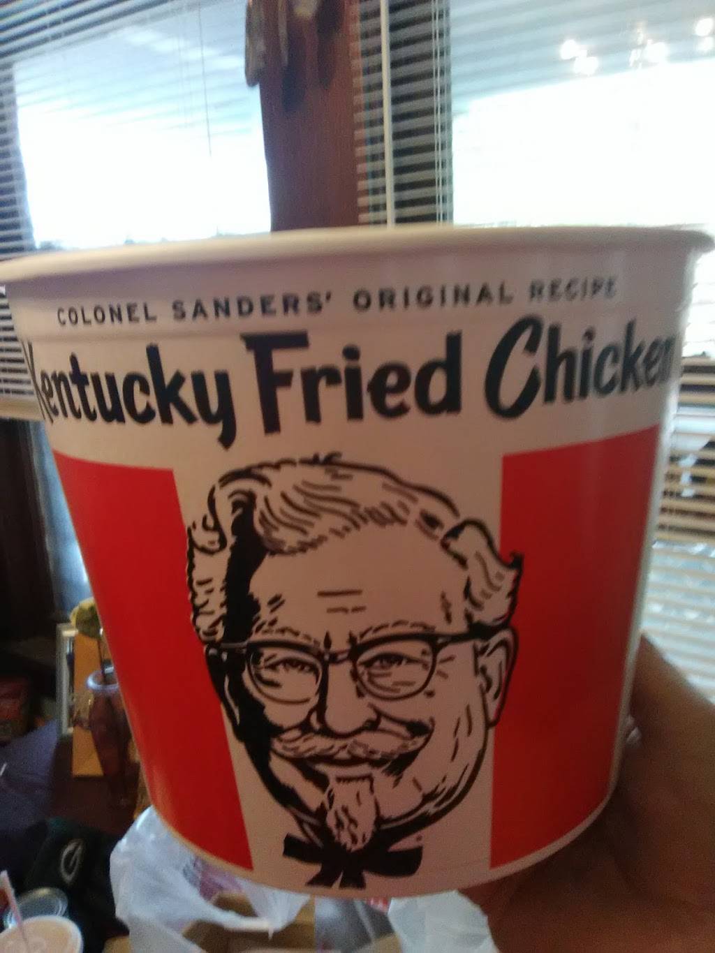 KFC | restaurant | 703 E 4th Ave, Hutchinson, KS 67501, USA | 6206635232 OR +1 620-663-5232