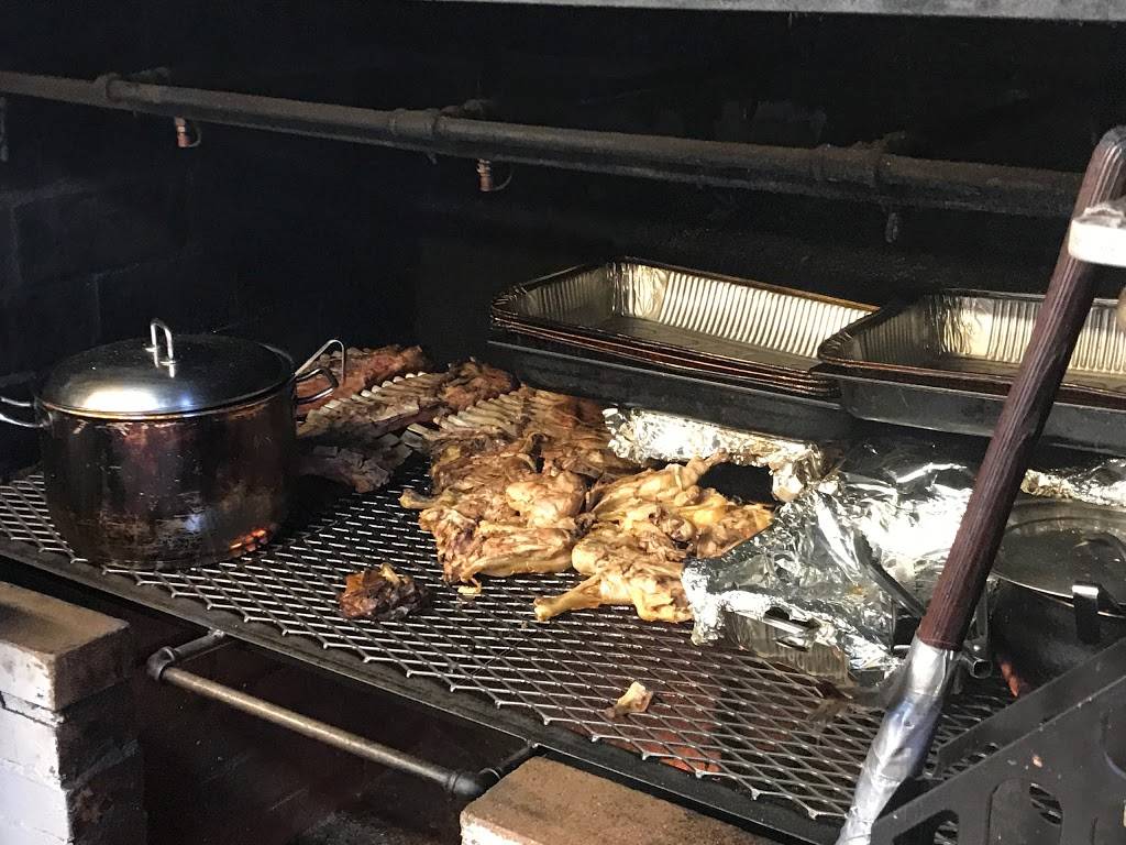 C & W Barbecue | restaurant | 298 Geneva Dr, Oviedo, FL 32765, USA | 4072855097 OR +1 407-285-5097