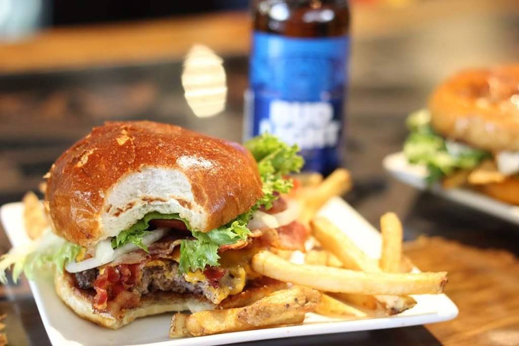 Chomp Burger | restaurant | 240 N Main St, Adrian, MI 49221, USA | 5174388384 OR +1 517-438-8384