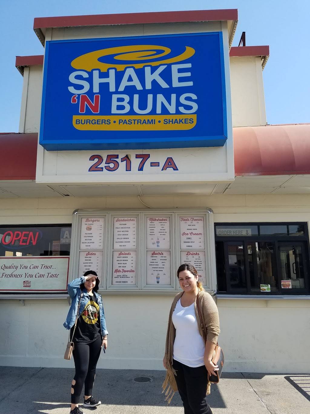 Shake N Buns | restaurant | 2517 White Ln, Bakersfield, CA 93304, USA | 6618351717 OR +1 661-835-1717