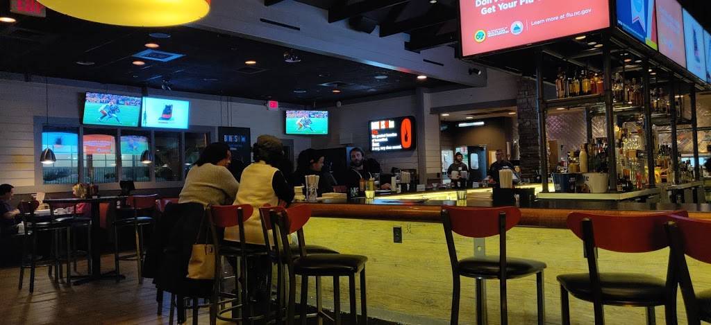 Smokey Bones Bar & Fire Grill | meal takeaway | 3302 W Gate City Blvd, Greensboro, NC 27407, USA | 3363158755 OR +1 336-315-8755