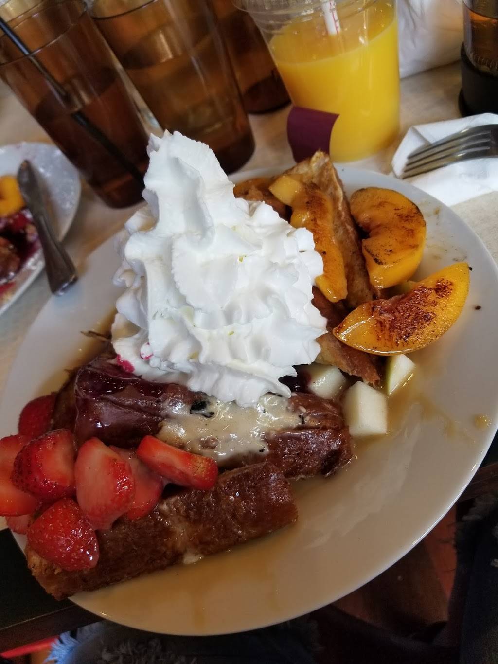 Lizzy J Cafe | restaurant | 2205 W Montrose Ave, Chicago, IL 60618, USA | 7737399044 OR +1 773-739-9044