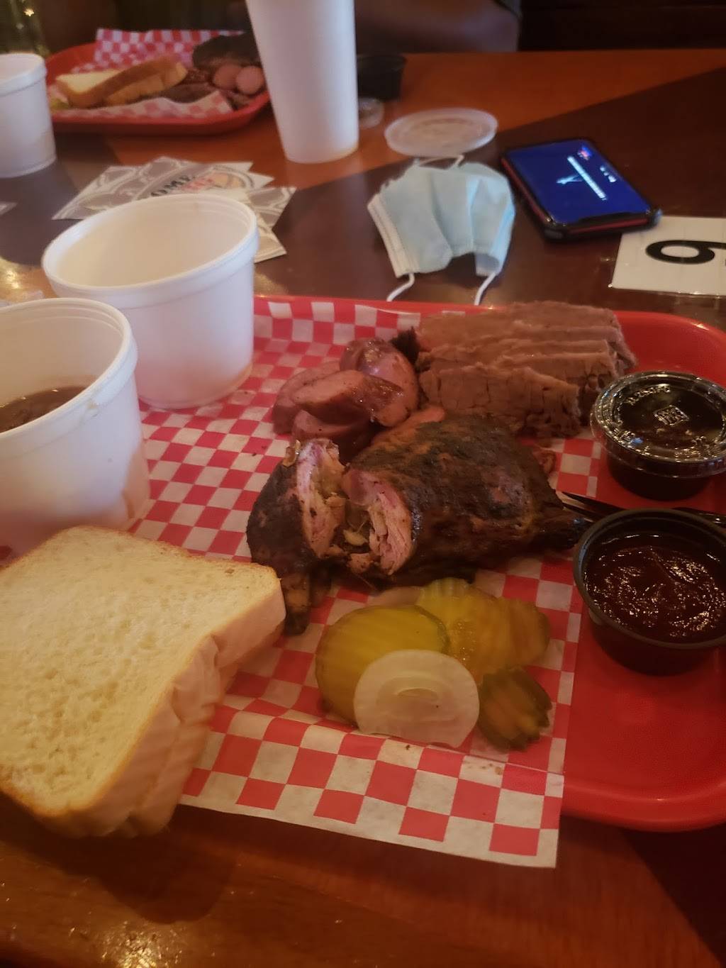 BallHoggs BBQ | restaurant | 2941 E Houston St, San Antonio, TX 78202, USA | 2105494203 OR +1 210-549-4203