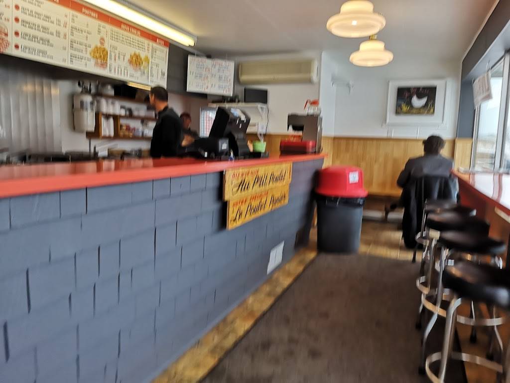 Petit Poulet | meal delivery | 4141 Rue Foster, Waterloo, QC J0E 2N0, Canada | 4505393939 OR +1 450-539-3939