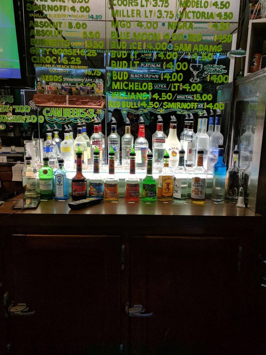 Luckys | restaurant | 400 Baker St, Lansing, MI 48910, USA | 5179936309 OR +1 517-993-6309