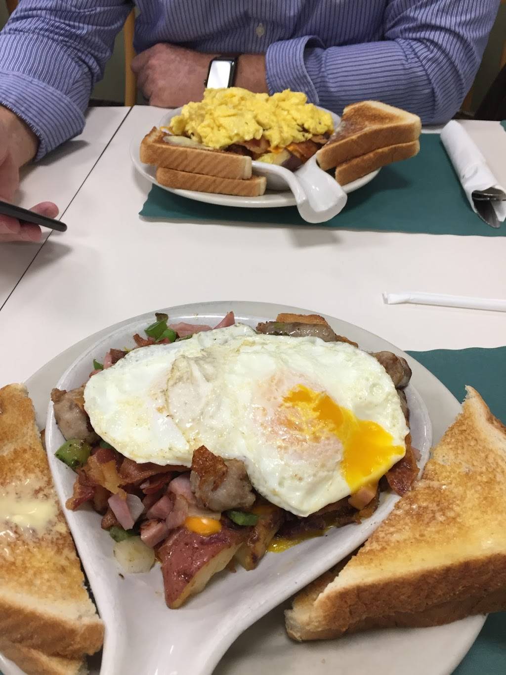 Toast of the Town | restaurant | 348 N Main St, Randolph, MA 02368, USA | 7819613883 OR +1 781-961-3883