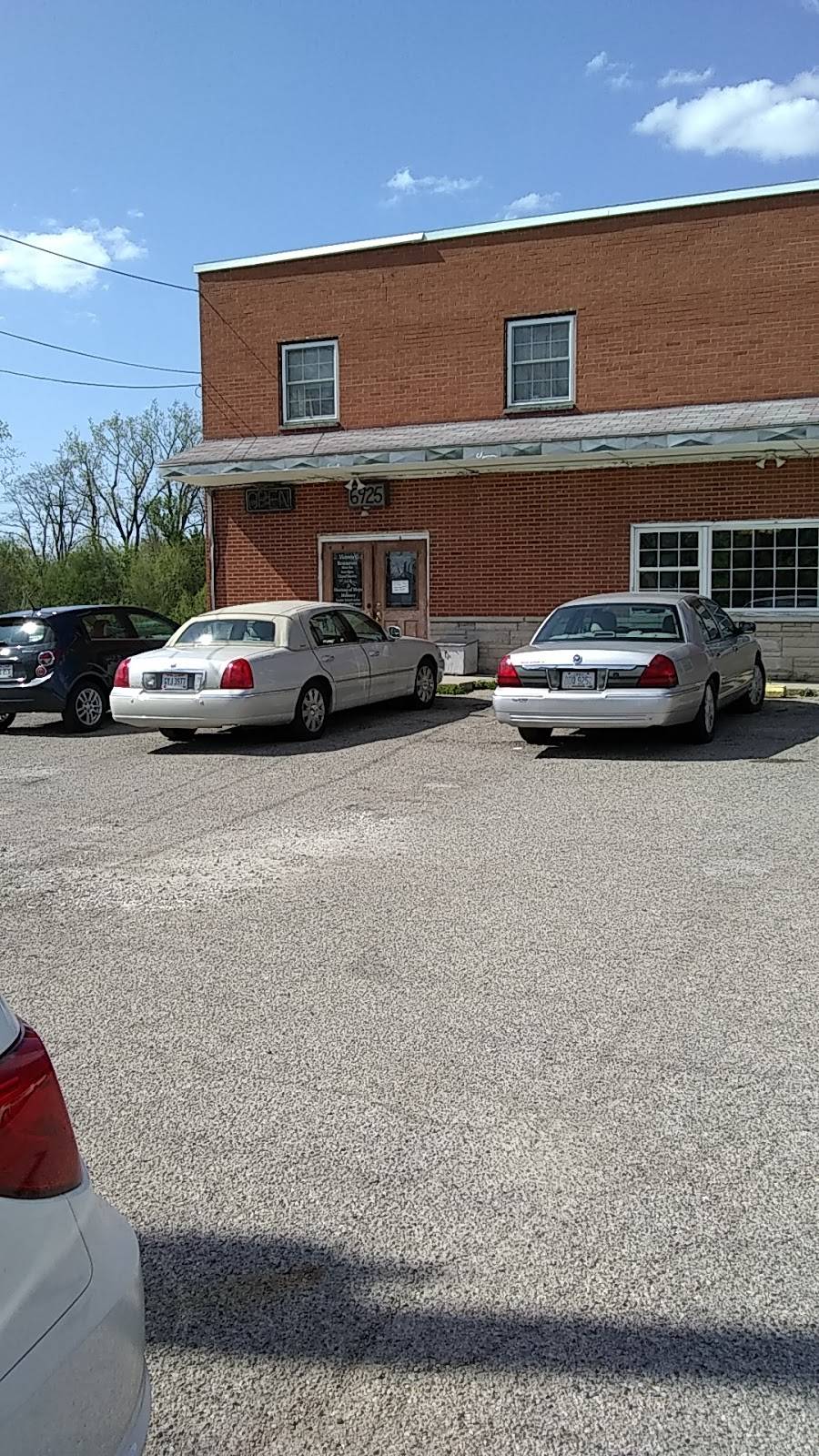 Victorias Country Inn | restaurant | 6925 W Third St, Dayton, OH 45417, USA | 9378357113 OR +1 937-835-7113