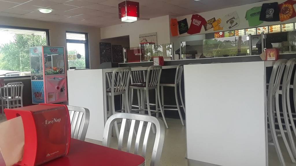 Tastee Freez | restaurant | 805 W 3rd St, Mt Carmel, IL 62863, USA | 6182624226 OR +1 618-262-4226