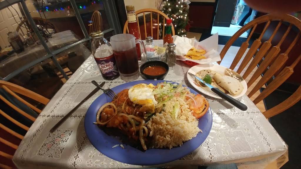 La Chocita Grill | restaurant | 210 Loudoun St SE, Leesburg, VA 20175, USA | 7034432319 OR +1 703-443-2319