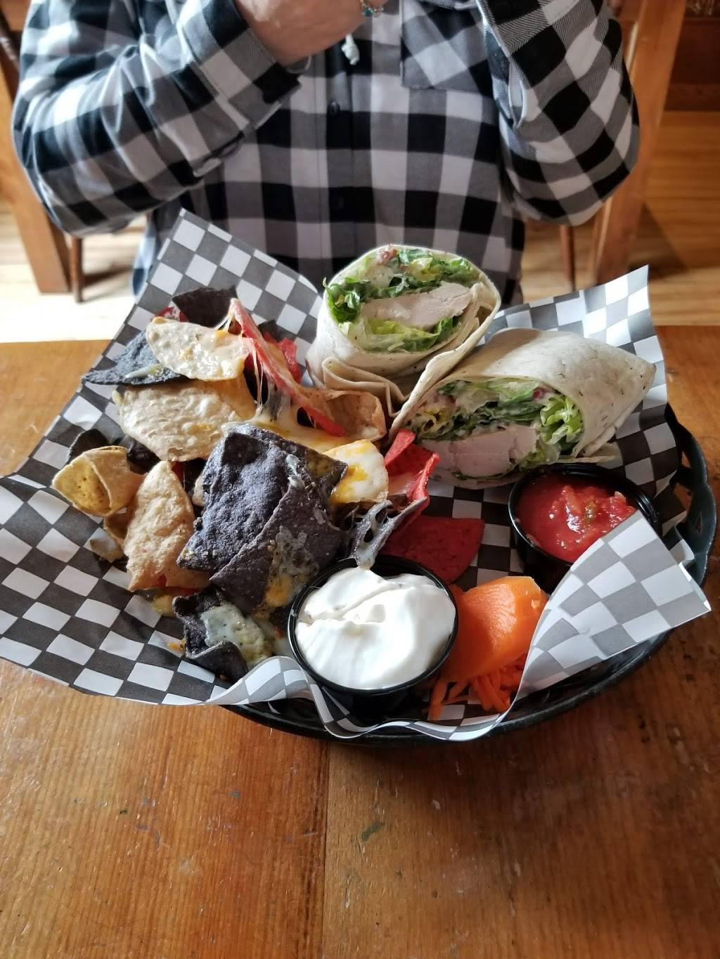 Queens Bush Pub | restaurant | 451 10th St, Hanover, ON N4N 1P7, Canada | 5193646666 OR +1 519-364-6666