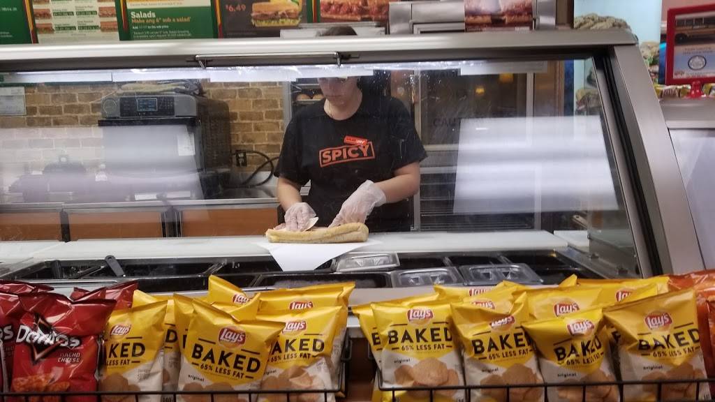 Subway | restaurant | 700 Broad St, Elizabethton, TN 37643, USA | 4235423348 OR +1 423-542-3348