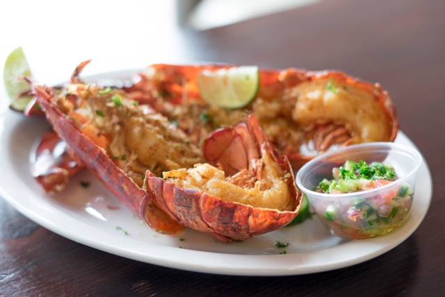 Off The Boat Fish Grill | restaurant | 17582 17th St #105, Tustin, CA 92780, USA | 7145441900 OR +1 714-544-1900