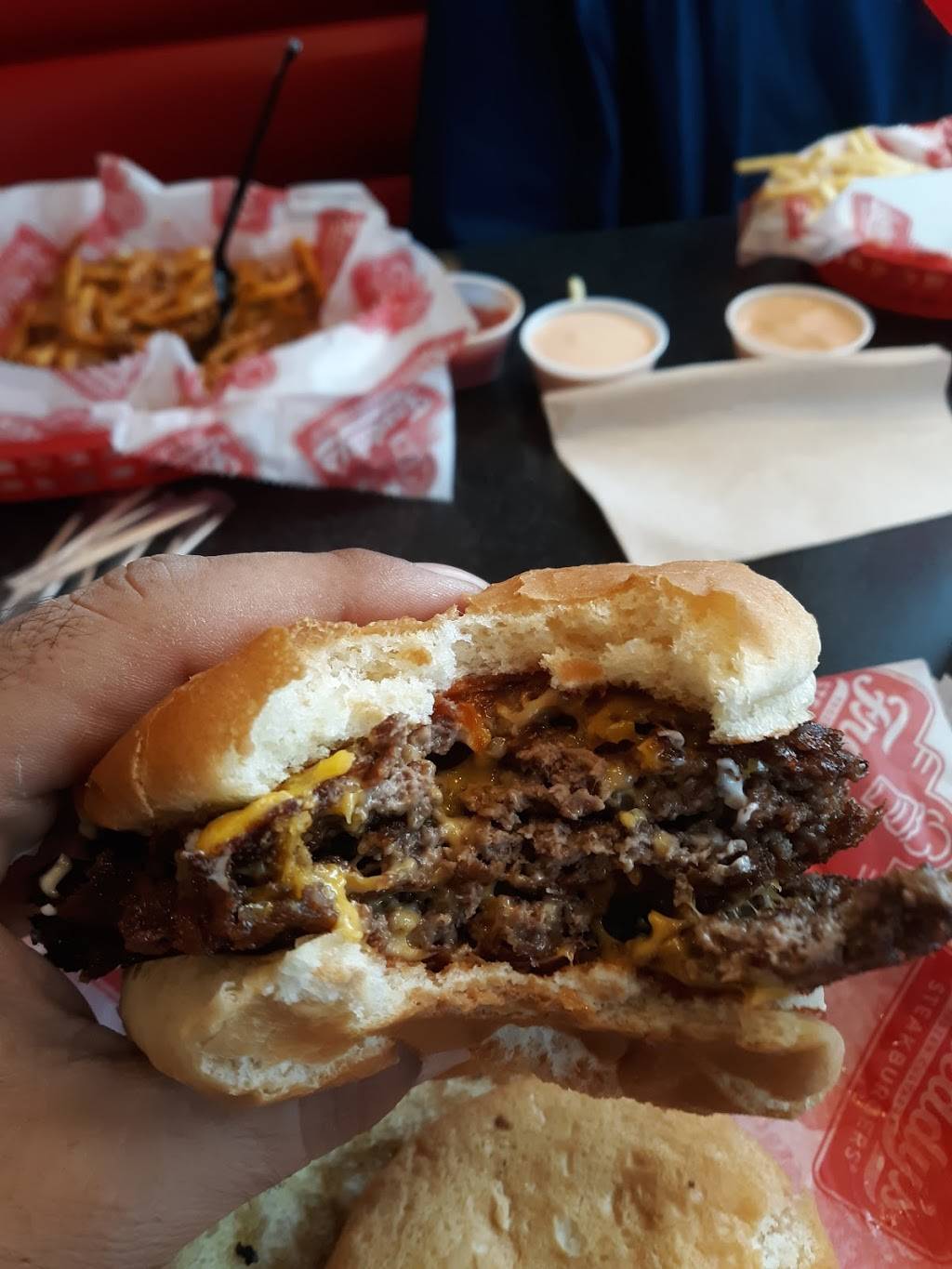 Freddys Frozen Custard & Steakburgers | restaurant | 5235 Noggle Way, Indianapolis, IN 46237, USA | 3178519985 OR +1 317-851-9985