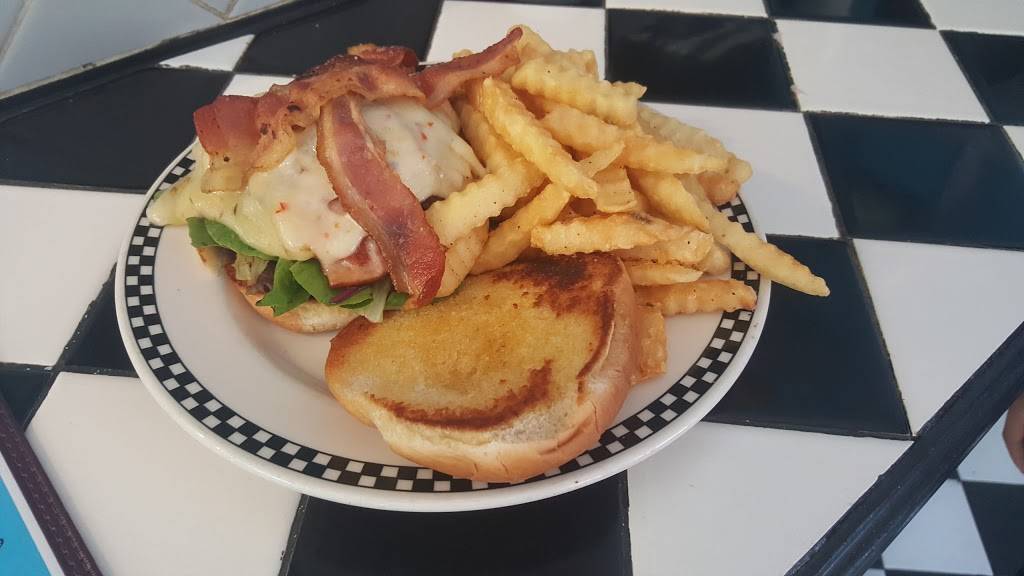 Pineapples Caribbean American Restaurant | restaurant | 5880 Normandy Blvd, Jacksonville, FL 32205, USA | 9045805837 OR +1 904-580-5837